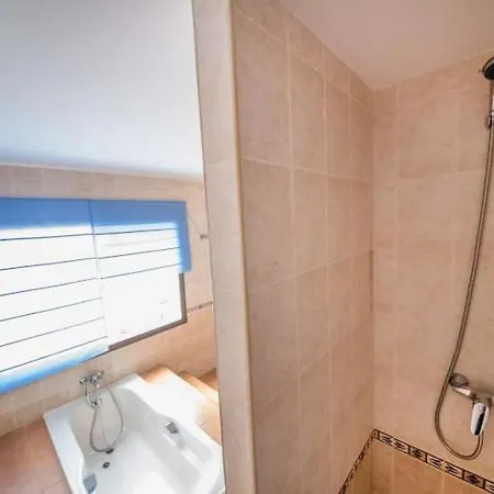 Playa Blanca Sleeps 4 Pool Wifi Apartment