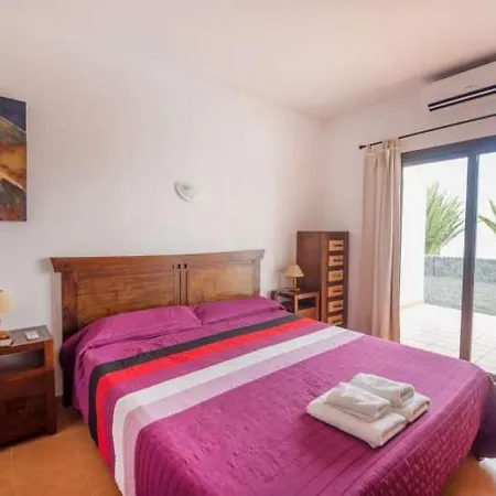 Playa Blanca Sleeps 4 Pool Wifi