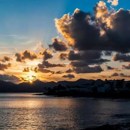 Playa Blanca Sleeps 4 Pool Wifi Apartment