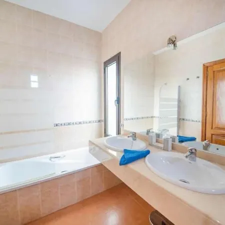 Playa Blanca Sleeps 4 Pool Wifi *