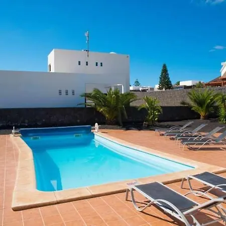 Apartment Playa Blanca Sleeps 4 Pool Wifi