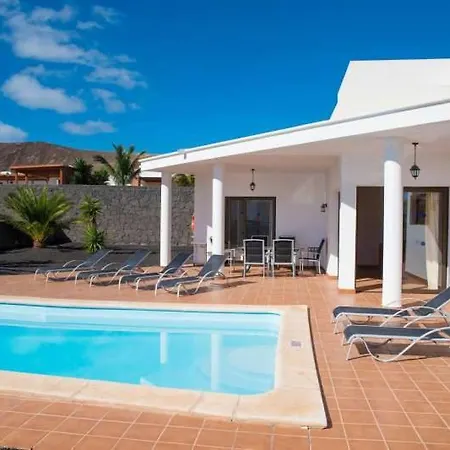 Playa Blanca Sleeps 4 Pool Wifi *