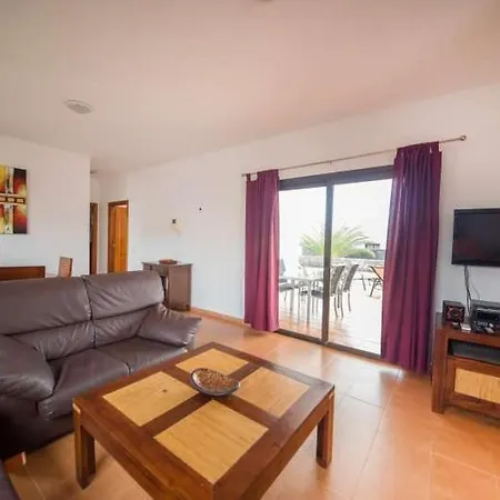 Playa Blanca Sleeps 4 Pool Wifi Apartment Playa Blanca (Lanzarote)