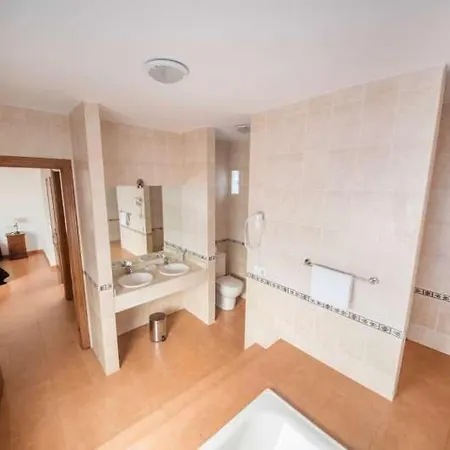 Apartment Playa Blanca Sleeps 4 Pool Wifi