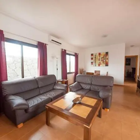 Apartment Playa Blanca Sleeps 4 Pool Wifi *
